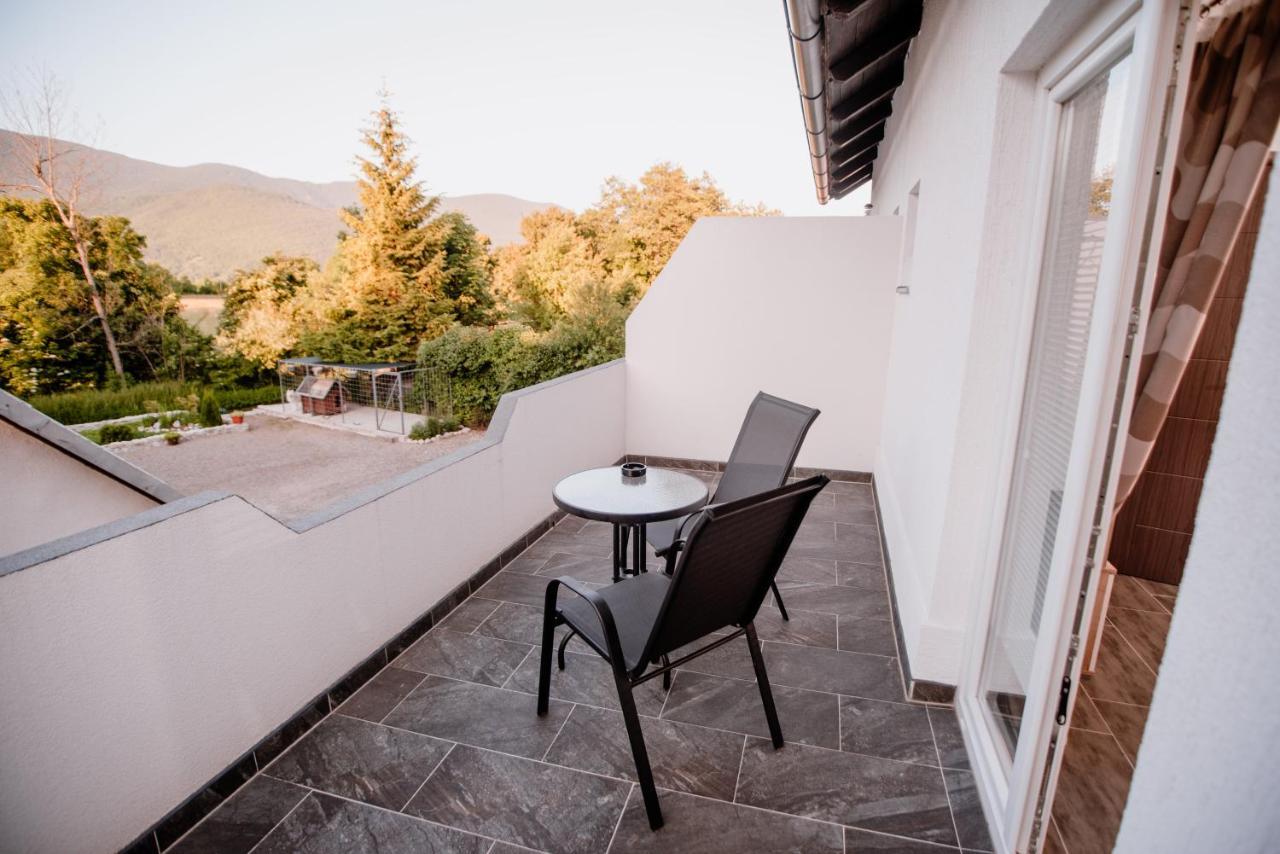 House Karakas Hotel Korenica Luaran gambar