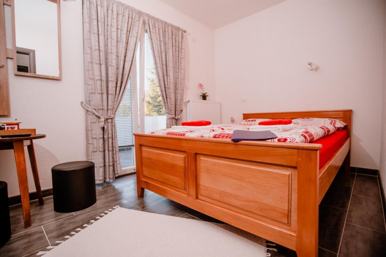 House Karakas Hotel Korenica Luaran gambar